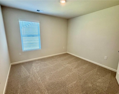 2910 Daxton Lane - Photo Thumbnail 11