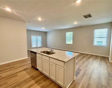 2910 Daxton Lane - Photo Thumbnail 4