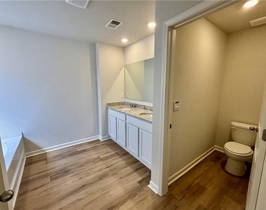 2910 Daxton Lane - Photo Thumbnail 17