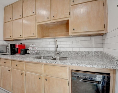 711 Campbell Circle - Photo Thumbnail 8