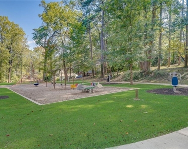 711 Campbell Circle - Photo Thumbnail 15