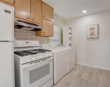 711 Campbell Circle - Photo Thumbnail 7