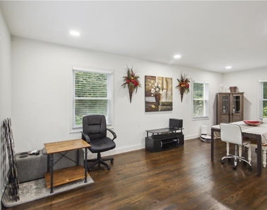 2832 Riderwood Drive - Photo Thumbnail 4