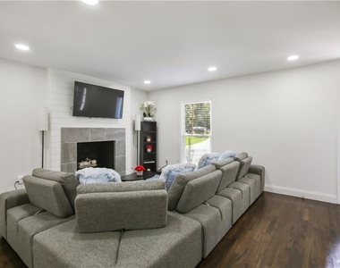 2832 Riderwood Drive - Photo Thumbnail 3
