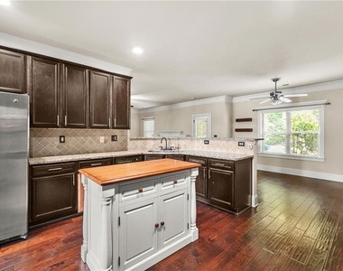 882 Nestling Drive - Photo Thumbnail 9