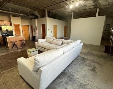 505 Whitehall Street - Photo Thumbnail 6