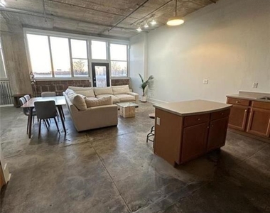 505 Whitehall Street - Photo Thumbnail 5
