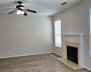 3060 Kentmere Drive - Photo Thumbnail 8