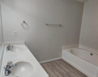 3060 Kentmere Drive - Photo Thumbnail 15