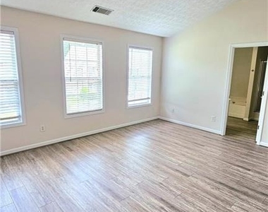 3060 Kentmere Drive - Photo Thumbnail 13