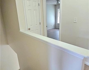 3060 Kentmere Drive - Photo Thumbnail 12