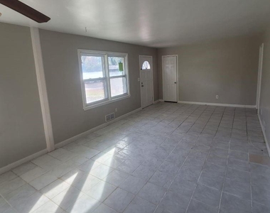 3728 Loren Drive - Photo Thumbnail 3