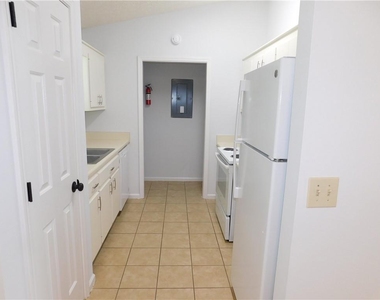 137 Riverside Circle - Photo Thumbnail 3