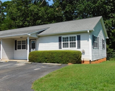 137 Riverside Circle - Photo Thumbnail 12