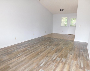 137 Riverside Circle - Photo Thumbnail 1