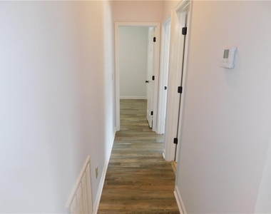 137 Riverside Circle - Photo Thumbnail 5