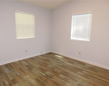 137 Riverside Circle - Photo Thumbnail 9