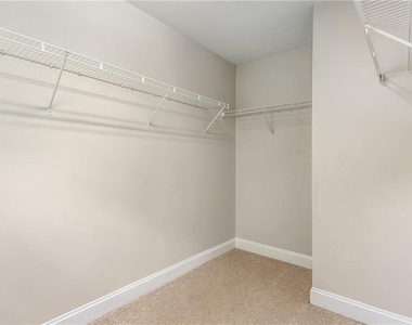 1035 E Paces Lane Ne - Photo Thumbnail 16