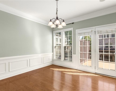 1035 E Paces Lane Ne - Photo Thumbnail 5