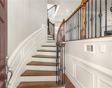 1035 E Paces Lane Ne - Photo Thumbnail 1