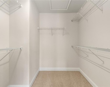 1035 E Paces Lane Ne - Photo Thumbnail 13