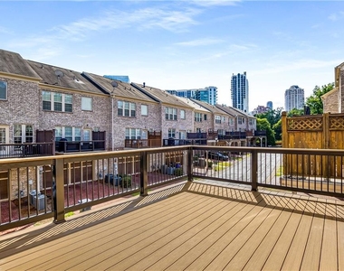 1035 E Paces Lane Ne - Photo Thumbnail 6