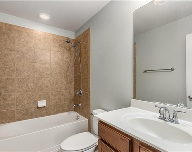 1035 E Paces Lane Ne - Photo Thumbnail 17
