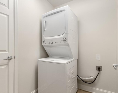 1035 E Paces Lane Ne - Photo Thumbnail 18