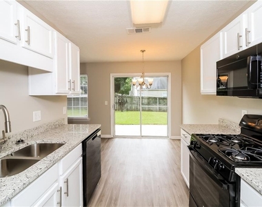127 Silver Fox Trail - Photo Thumbnail 2