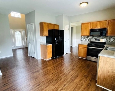 1215 Grey Rock Way - Photo Thumbnail 2