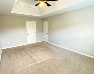 1215 Grey Rock Way - Photo Thumbnail 10