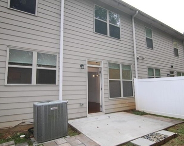 5850 Vinyard Lane - Photo Thumbnail 17