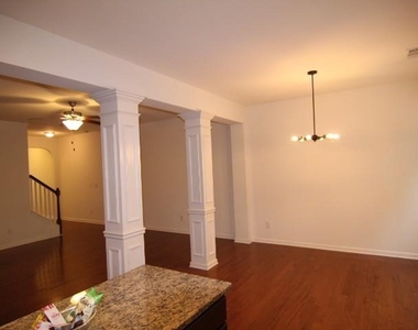 5850 Vinyard Lane - Photo Thumbnail 16