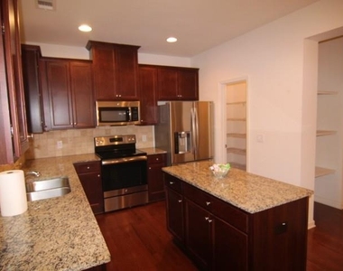 5850 Vinyard Lane - Photo Thumbnail 9