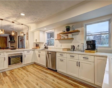 457 Castleaire Drive - Photo Thumbnail 4