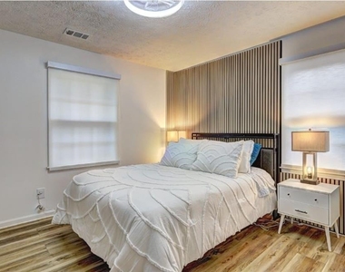 457 Castleaire Drive - Photo Thumbnail 9