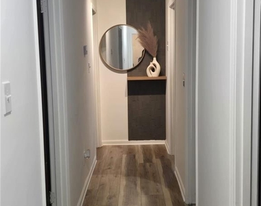 457 Castleaire Drive - Photo Thumbnail 12
