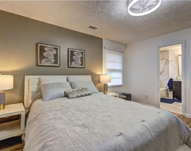 457 Castleaire Drive - Photo Thumbnail 13