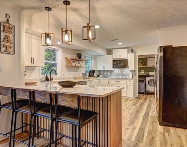 457 Castleaire Drive - Photo Thumbnail 3