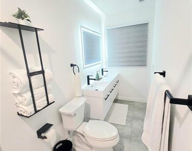 457 Castleaire Drive - Photo Thumbnail 16