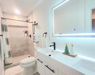 457 Castleaire Drive - Photo Thumbnail 10