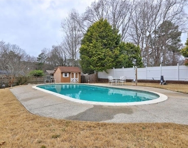 457 Castleaire Drive - Photo Thumbnail 21