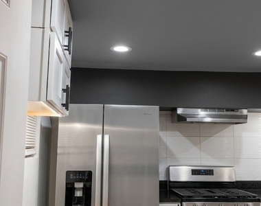 7311 S Oglesby Avenue - Photo Thumbnail 4