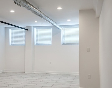 7311 S Oglesby Avenue - Photo Thumbnail 1