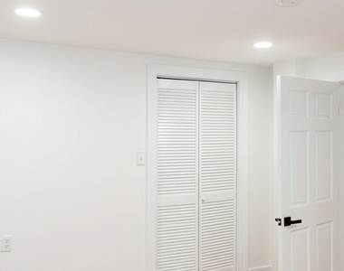 7311 S Oglesby Avenue - Photo Thumbnail 9