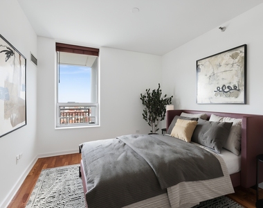 330 W Grand Avenue - Photo Thumbnail 5