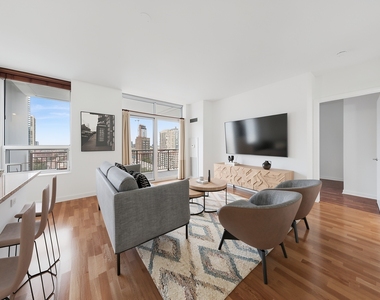 330 W Grand Avenue - Photo Thumbnail 2