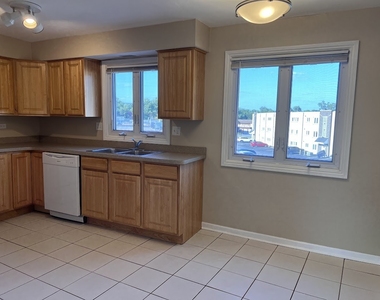 8616 W 95th Place - Photo Thumbnail 2