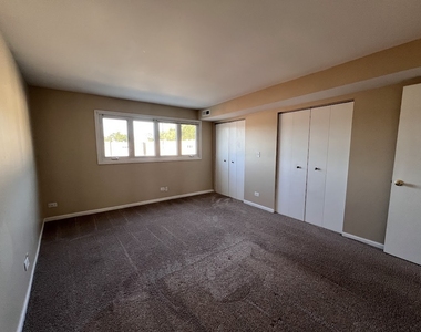 8616 W 95th Place - Photo Thumbnail 7