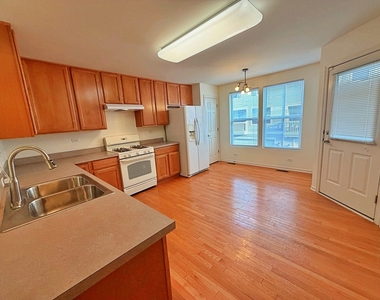 2438 Anna Way - Photo Thumbnail 3